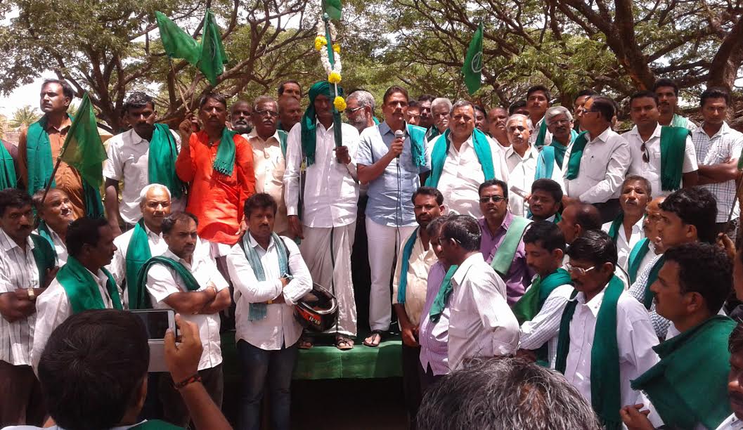 ಸರಕಾರಗಳು ರೆತರನ್ನು ಹಗಲು ದರೋಡೆ ಮಾಡುತ್ತಿವೆ:  ಕೋಡಿಹಳ್ಳಿ